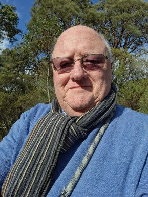 <span>Colin, 70</span> <span style='width: 25px; height: 16px; float: right; background-image: url(/bitmaps/flags_small/AU.PNG)'> </span><br><span>Perth, Австралия</span> <input type='button' class='joinbtn' style='float: right' value='JOIN NOW' />